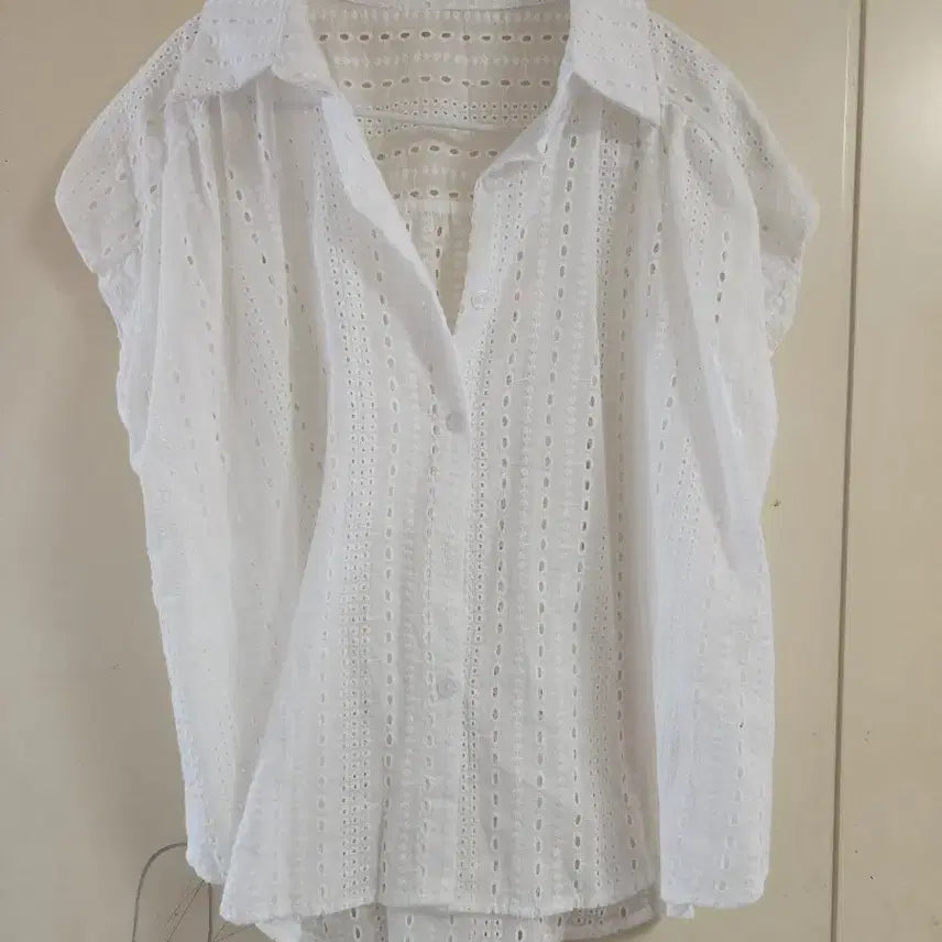 [BUNJANG] White Embroidery Short-Sleeve Blouse / 화이트 자수 반팔 블라우스