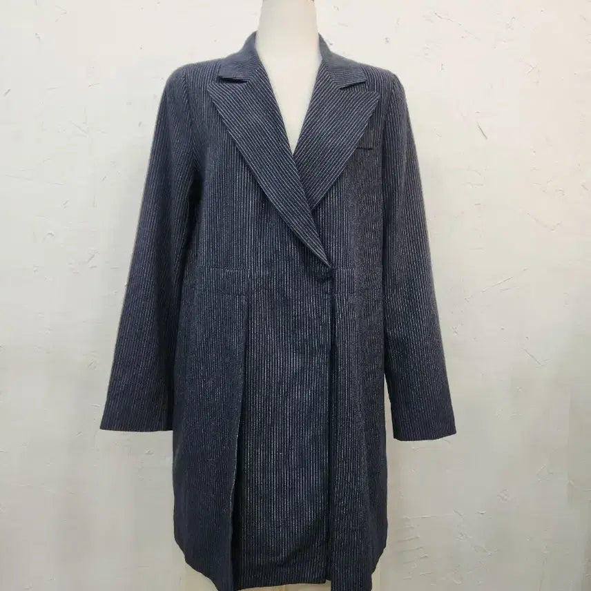 [BUNJANG] Vertical Stripe Pintuck Blazer / 세로 스트라이프 핀턱 블레이저