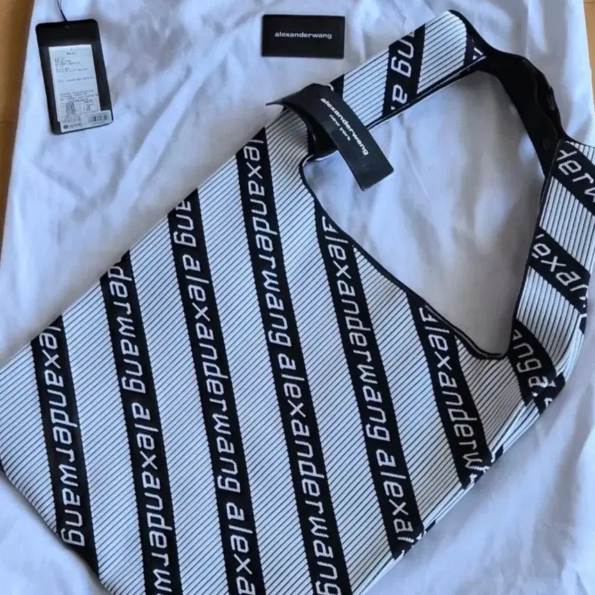 [BUNJANG] Alexander Wang Logo Pattern Shoulder Bag / 알렉산더왕 로고 패턴 숄더백