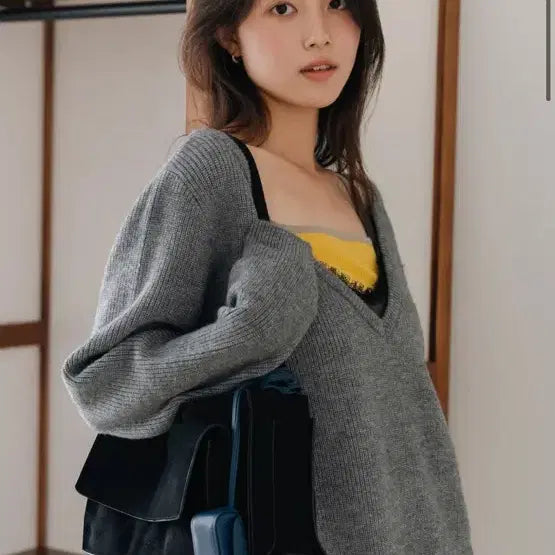 [BUNJANG] Gidarion V-Neck Knit Sweater (Gray) / 기다리온 니트 그레이