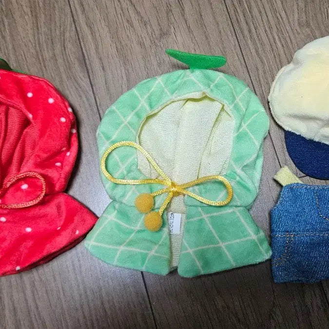 [BUNJANG] Daiso Doll Clothes Bundle - Cloak, Strawberry, Melon, Overalls, Hat / 다이소 인형옷 일괄 망토 딸기 멜론 멜빵 모자