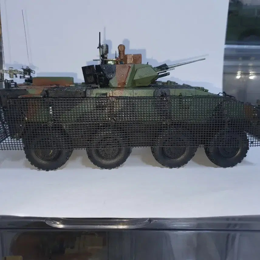 [BUNJANG] Warrior Armored Vehicle Model Camouflage 1/35 Scale / 워리어 장갑차 모형 위장무늬