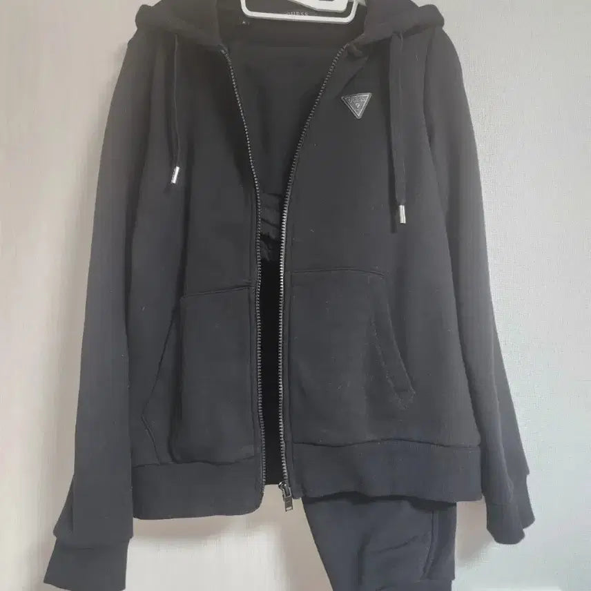 [BUNJANG] Guess Black Hoodie Training Set / 게스 블랙 후드 트레이닝 세트.새상품
