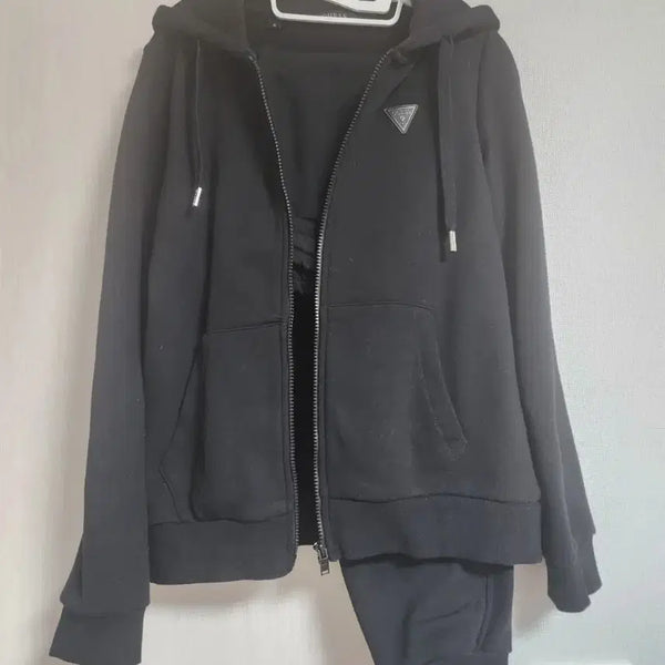 [BUNJANG] Guess Black Hoodie Training Set / 게스 블랙 후드 트레이닝 세트.새상품