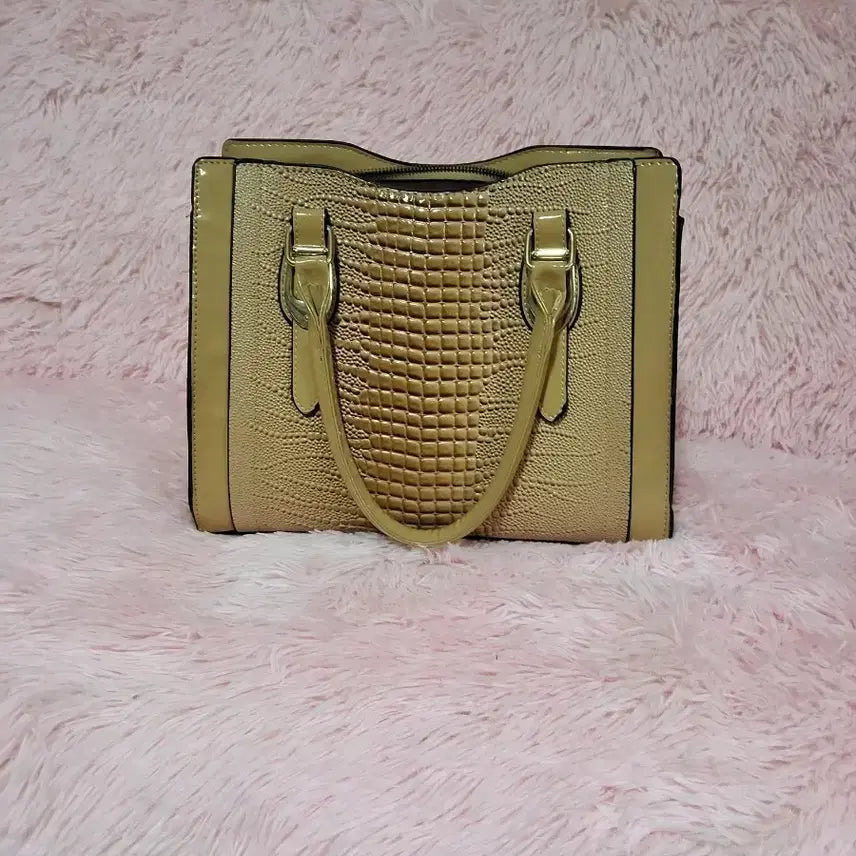 [BUNJANG] Crocodile Pattern Tote Bag - Beige (One Handle Loop Damaged) / 악어 무늬 토트백 베이지(고리한쪽파손)