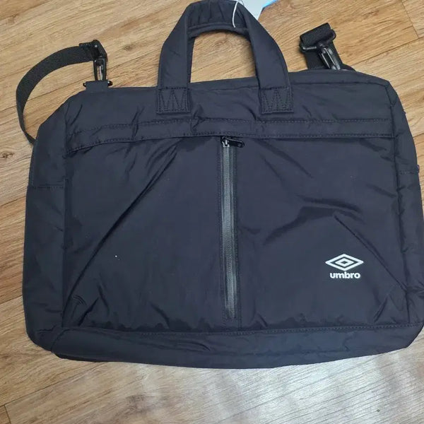 [BUNJANG] Umbro Black Shoulder Bag / 새상품 엄브로 블랙 숄더백 (FREE)