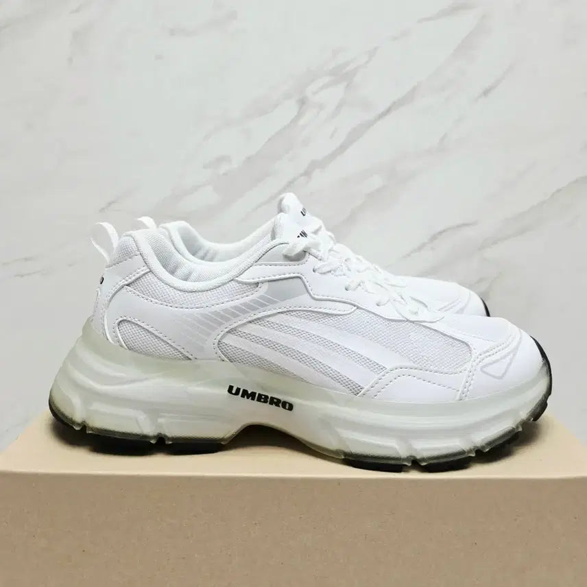 [BUNJANG] Umbro White Sneakers (Size 270) / UMBRO 엄브로 운동화 화이트 270