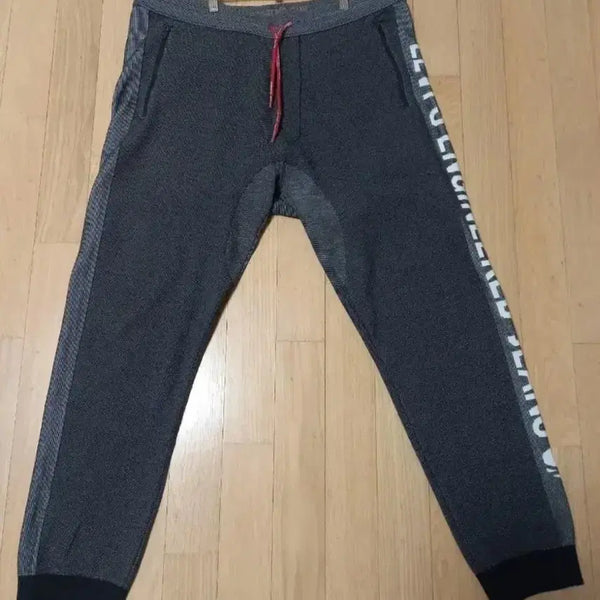 [BUNJANG] Levi's Jogger Pants L Herringbone / 미사용))리바이스 조거팬츠 L