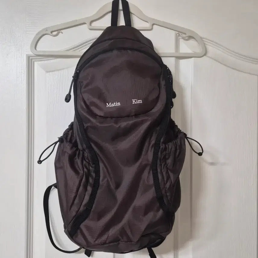[BUNJANG] Matin Kim Airy Nylon Lightweight Backpack Brown / 마뗑킴 마틴 에어리 나일론 경량 백팩 브라운