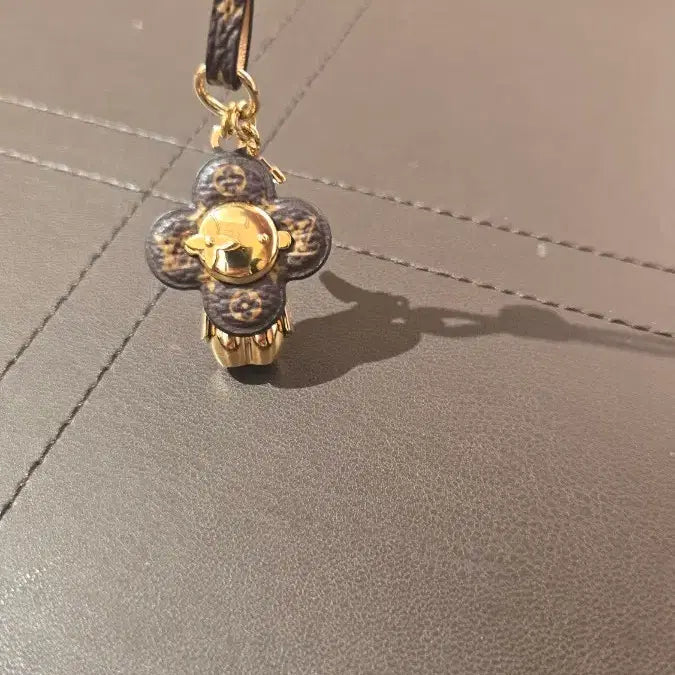 [BUNJANG] Louis Vuitton Vivienne Bag Charm / 루이비통 비비앤 백참