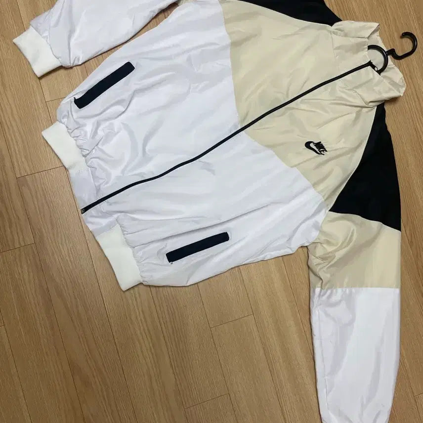 [BUNJANG] Nike Windbreaker Jumper Beige/Black/White / 나이키 바람막이 점퍼 베이지/블랙/화이트