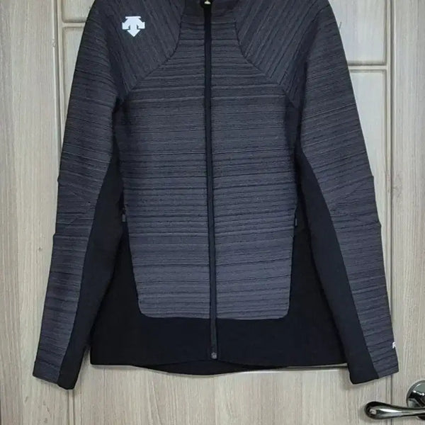 [BUNJANG] Descente Men's High-Neck Full-Zip Functional Jacket / 데상트  집업 자켓(남성) S