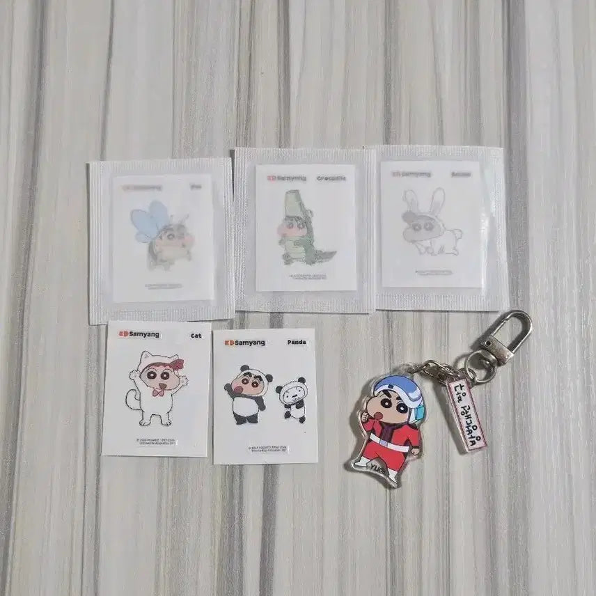 [BUNJANG] Crayon Shin-chan Sticker Set & Keychain Bundle / [일괄]짱구 띠부씰 5개 & 짱구 키링 세트