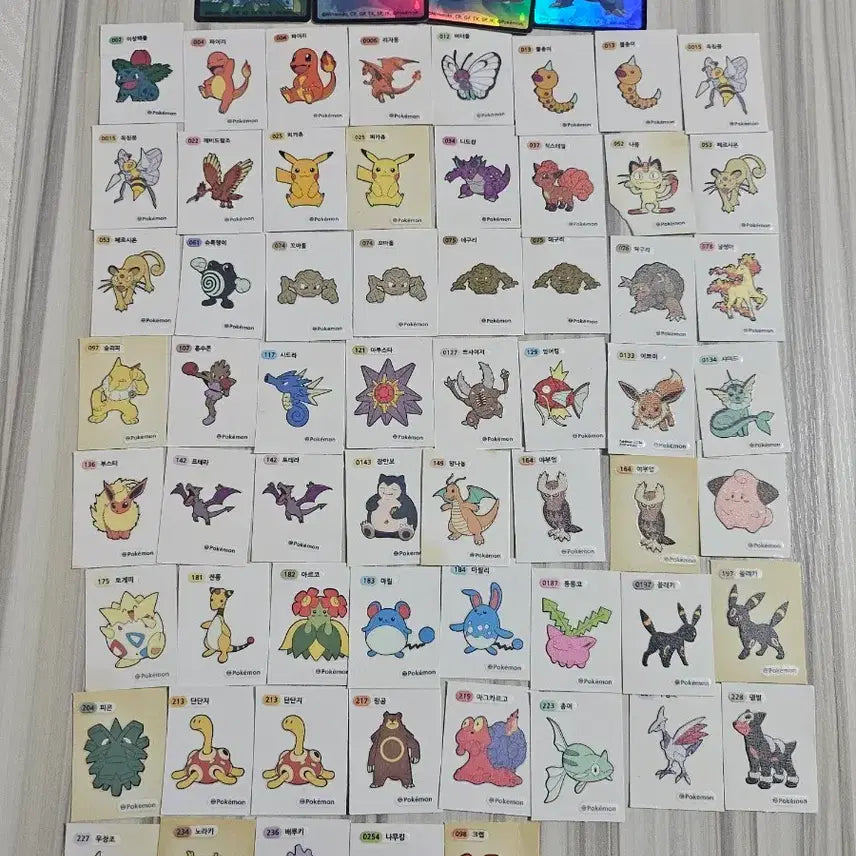 [BUNJANG] Pokemon Sticker Bundle Set with 4 Pokemon Cards / [일괄]포켓몬 띠부띠부씰 61개+포켓몬 카드 4장
