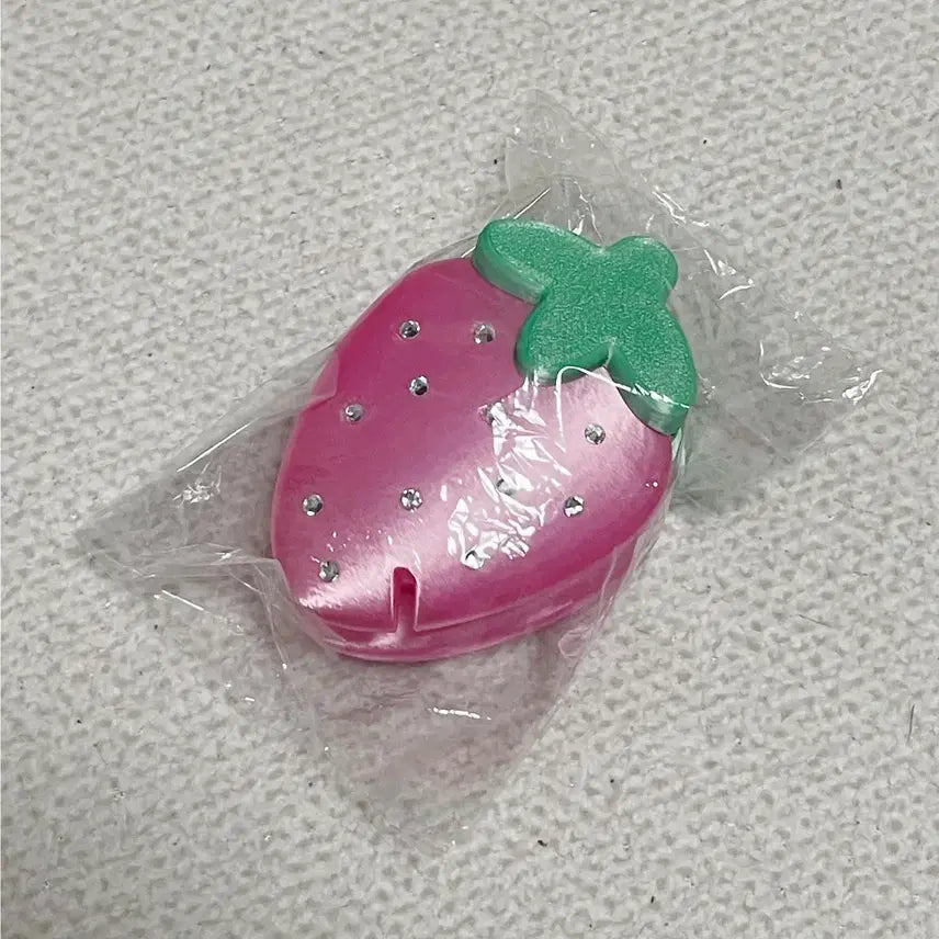 [BUNJANG] Strawberry Earphone Cable Winder Organizer Keychain - Pink / 딸기 이어폰 케이블 줄감개 선 정리 키링 핑크 스트로베리 이치고 베리룹