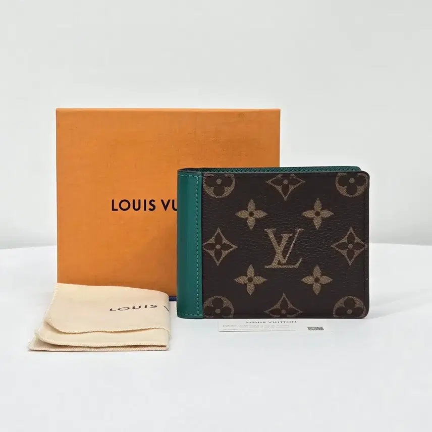 [BUNJANG] Louis Vuitton Green Macassar Monogram Multiple Wallet / 루이비통 LV 그린 마카사르 모노그램 멀티플 반지갑 / 700,000