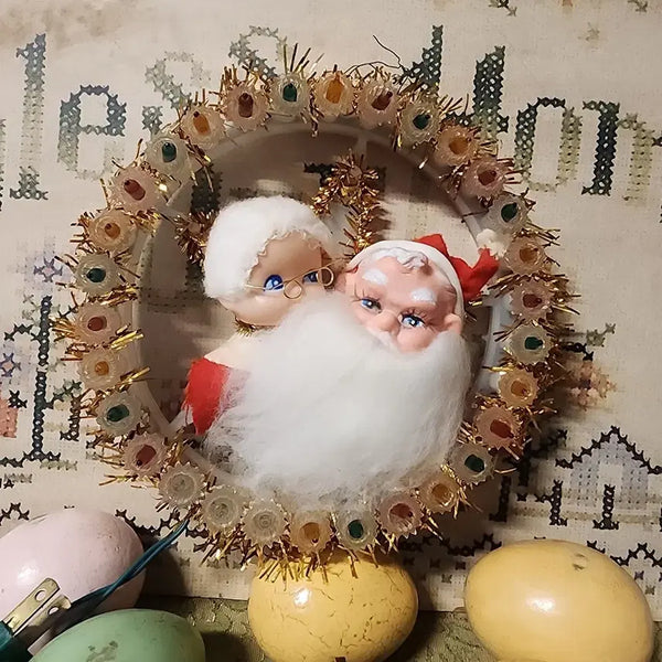 [BUNJANG] Vintage Santa Claus Couple Ornament (Partial Light Function) - 18cm Diameter / 오래된 산타클로스 부부 장식 불이 반만 들어 옵니다 지름18cm  110V