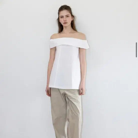 [BUNJANG] The Lir Ruffle Shoulder Blouse / 더릴 러플숄더 블라우스