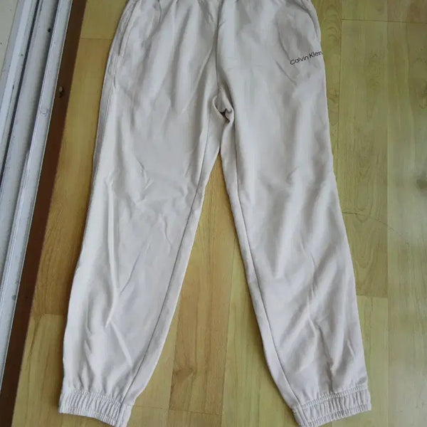 [BUNJANG] Calvin Klein Sweatpants Beige Size 30 / 캘빈클라인 스웻팬츠 베이지  30