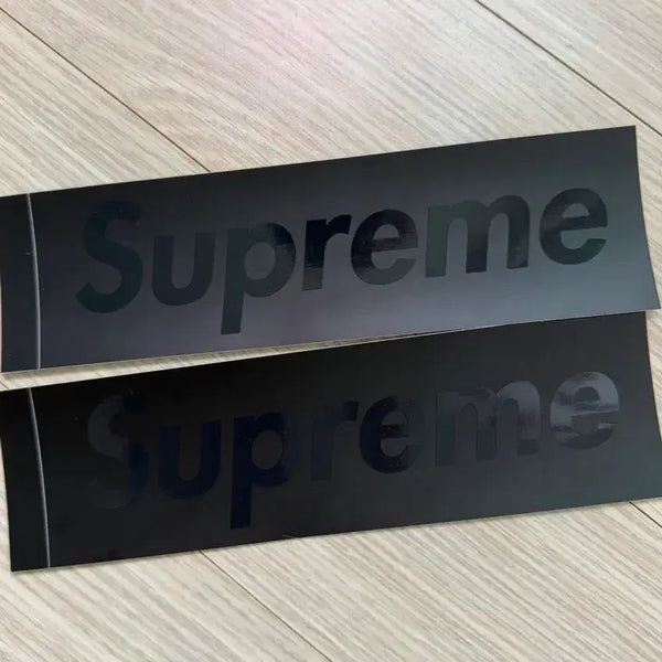 [BUNJANG] Supreme Seongsu Sticker 2-Piece Set / 슈프림 성수 스티커 2장 팝니다