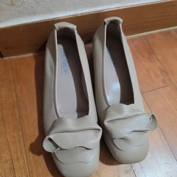 [BUNJANG] Geiger Leather Flat Shoes Beige 240 / 가이거 가죽 플랫슈즈 240