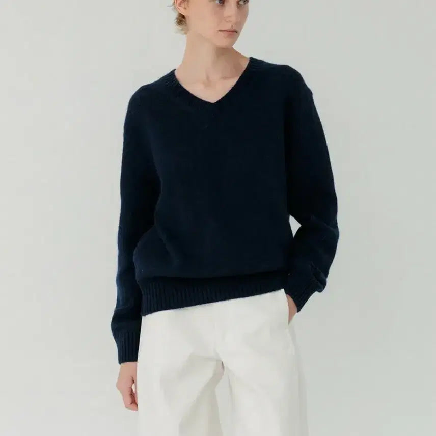 [BUNJANG] Lace Winter V-Neck Pull-Over - Dark Navy / 무배 레이스 Winter V-Neck Pull-Over_Dark Navy