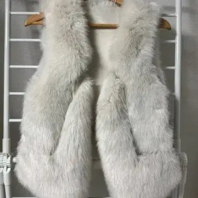 [BUNJANG] White Fur Vest / 퍼 베스트 화이트