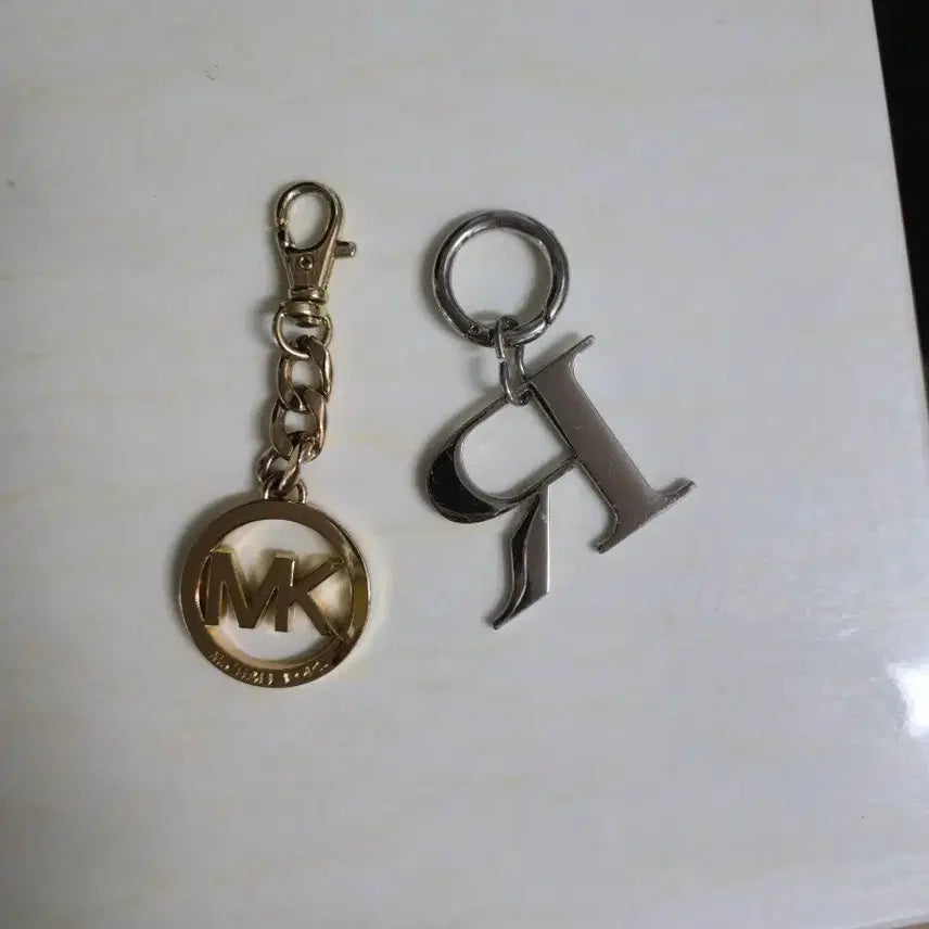 [BUNJANG] Michael Kors Charm Set with Initial 'R' / 미니백  토트백 참장식