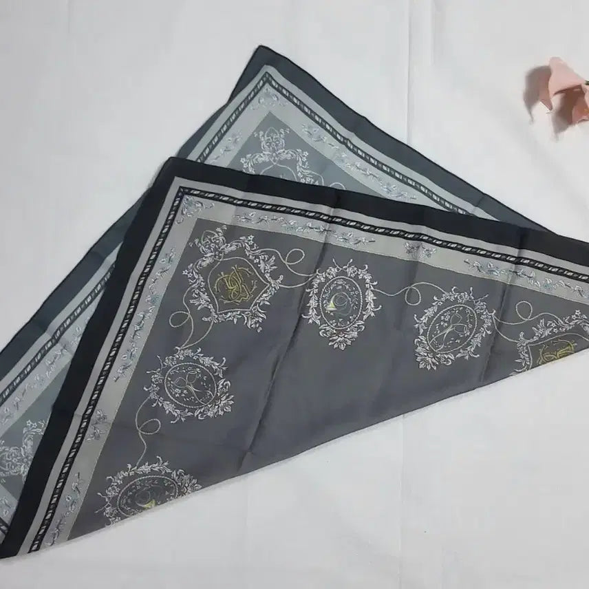 [BUNJANG] Roberta di Camerino Silk Blend Square Scarf / 새상품 로베르타 디 까메리노 명품 스카프 고급진디자인