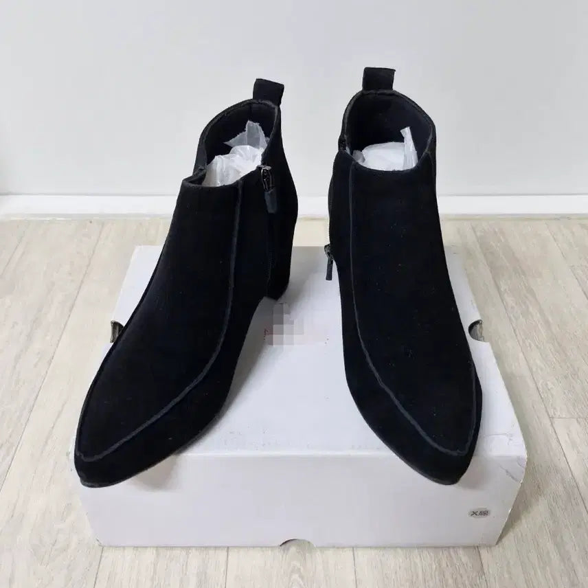 [BUNJANG] Black Suede Ankle Boots Size 240 / 스웨이드 앵클 부츠 블랙 240