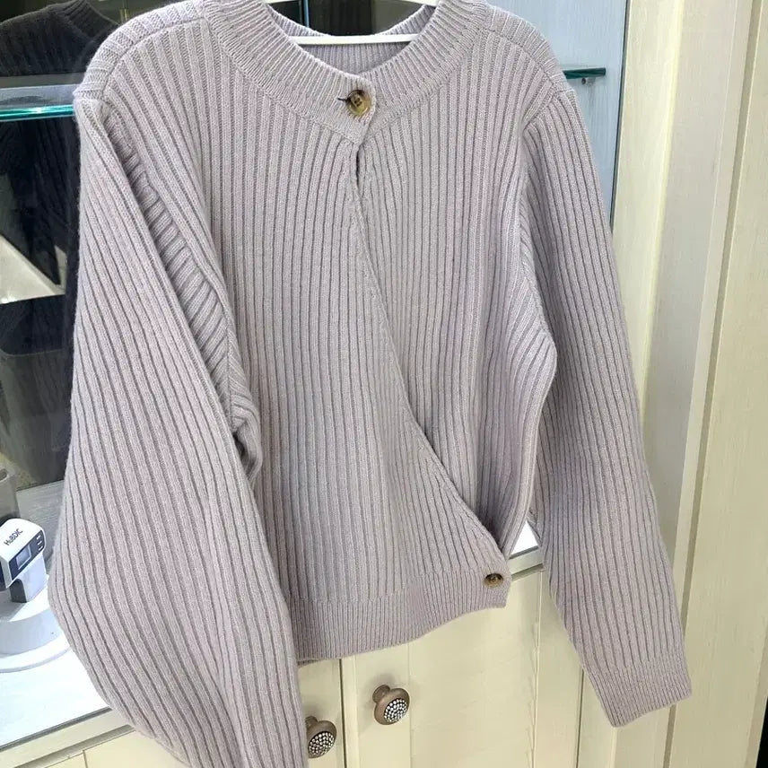 [BUNJANG] Lavender Diagonal Button Knit / 연보라 사선 단추 니트