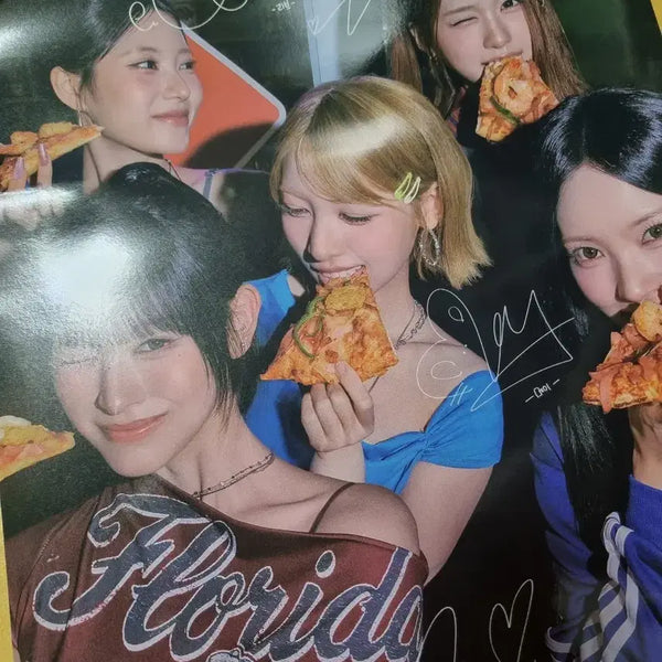 [BUNJANG] LeSserafim Domino's Pizza Bromide Poster / 리센느 도미노피자 브로마이드 포스터