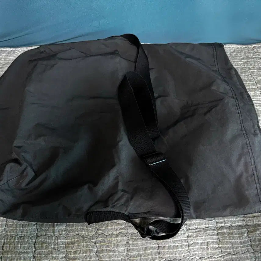 [BUNJANG] Uniqlo U Drawstring Bag Dark Grey / 유니클로U 드로우백 (다크그레이)