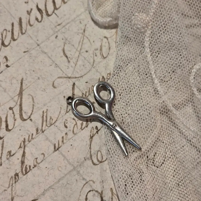 [BUNJANG] Antique Miniature Silver Scissors Pendant / 앤틱 초미니 실버 가위 펜던트