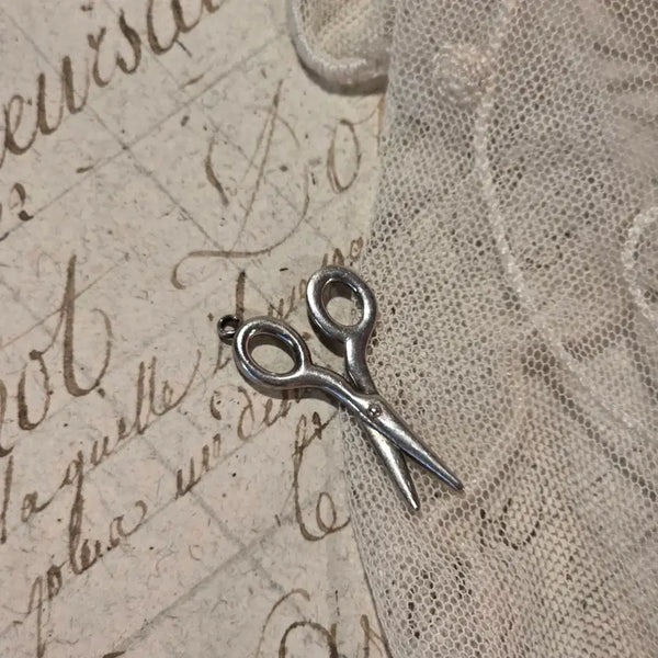 [BUNJANG] Antique Miniature Silver Scissors Pendant / 앤틱 초미니 실버 가위 펜던트