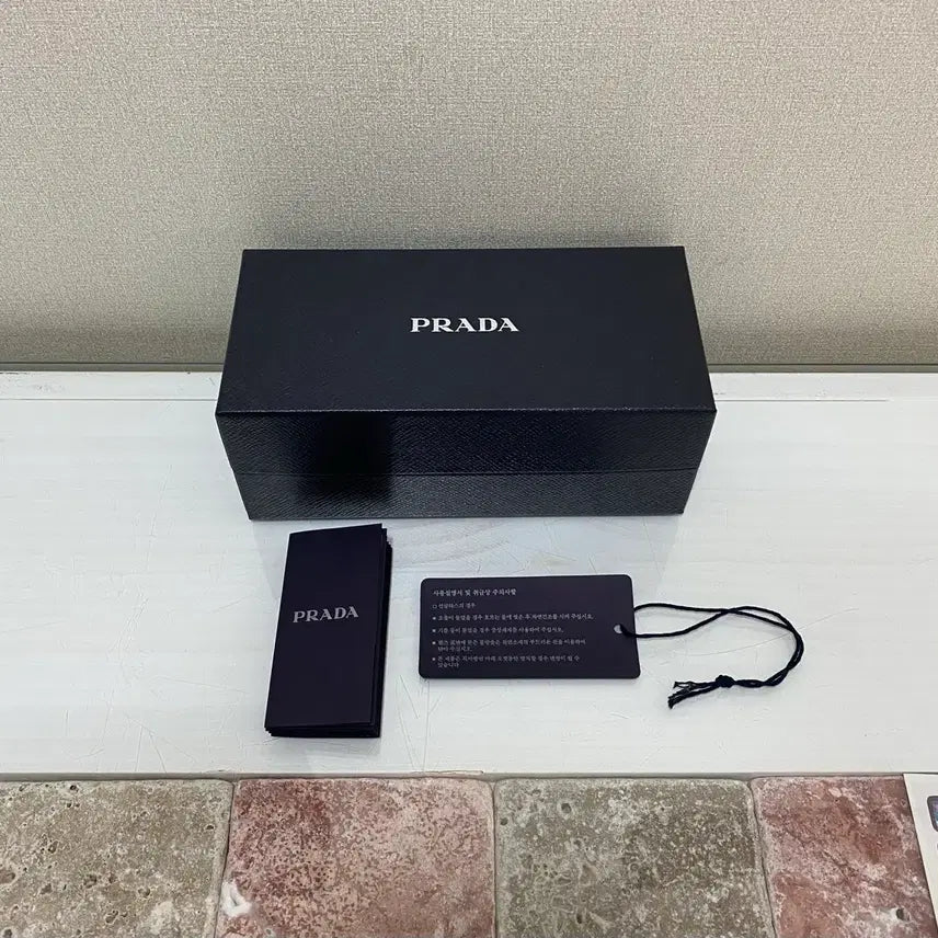 [BUNJANG] Prada Sunglasses Box with Booklet / 프라다 선글라스 박스 + 북렛