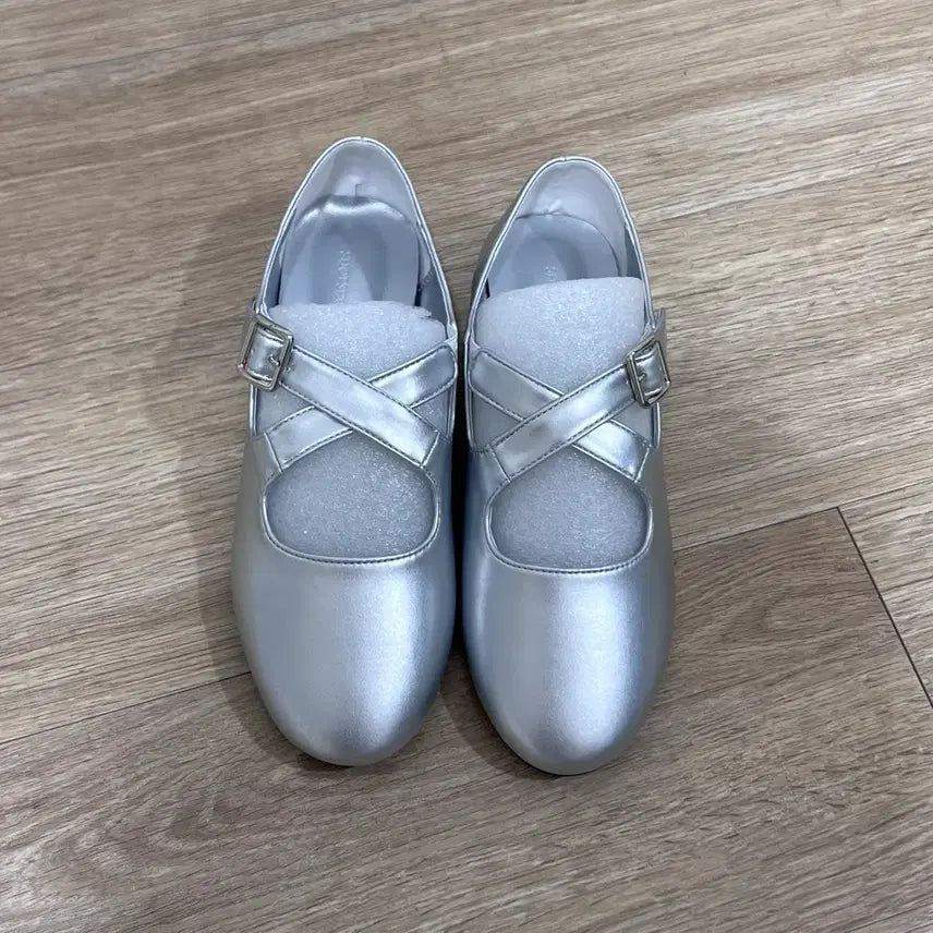 [BUNJANG] Silver Cross Strap Mary Jane Ballet Flats / [새상품] 235 실버 크로스 벨트 스트랩 메리제인 플랫슈즈