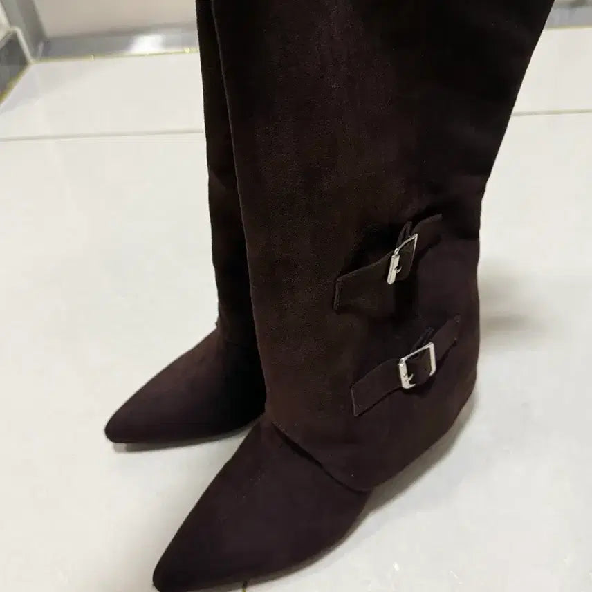 [BUNJANG] Suede Folding Long Buckle Boots Brown / 무료배송. 스웨이드 폴딩 롱 버클 부츠 브라운 240 하비가능
