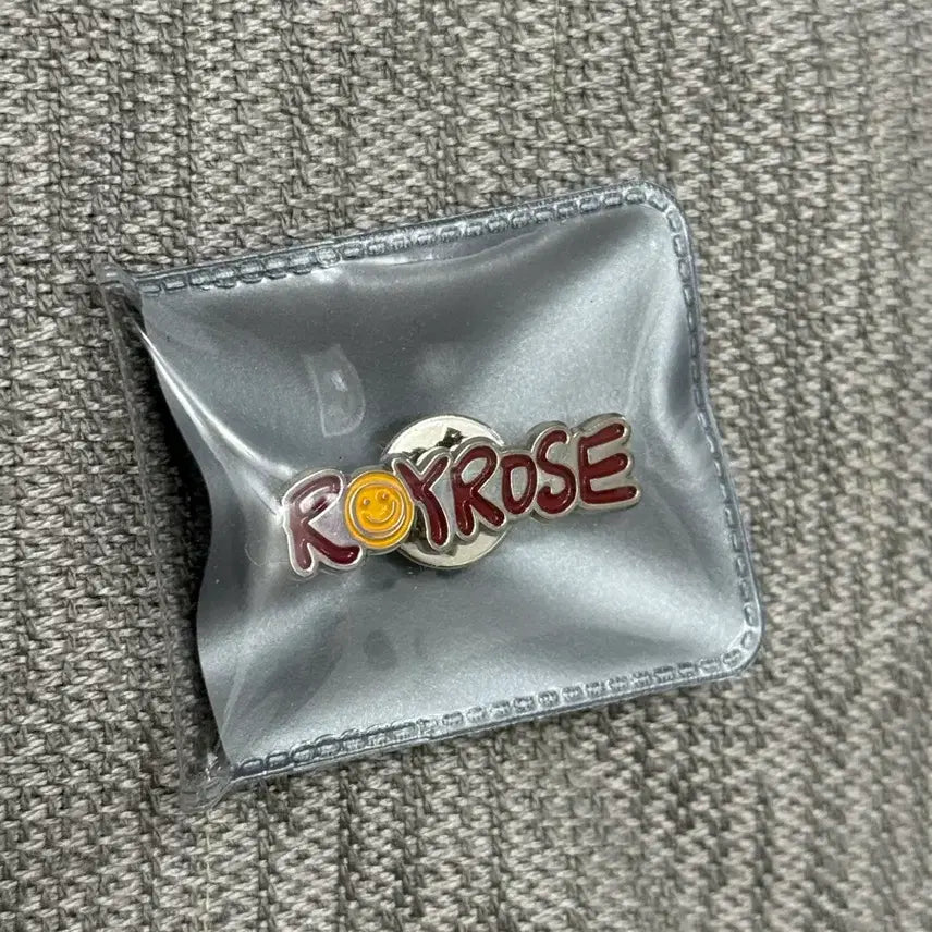 [BUNJANG] ROSE & ROSÉ 2nd Generation Badge / 로이로제 뱃지