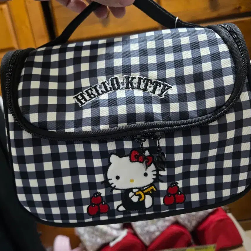 [BUNJANG] Hello Kitty Pouch Bag (Black Check) / [판매] 헬로키티 파우치 가방 (검정 체크)