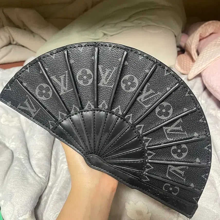 [BUNJANG] Louis Vuitton Monogram Fan Pouch Black / 루이비통 모노그램 부채 파우치 블랙