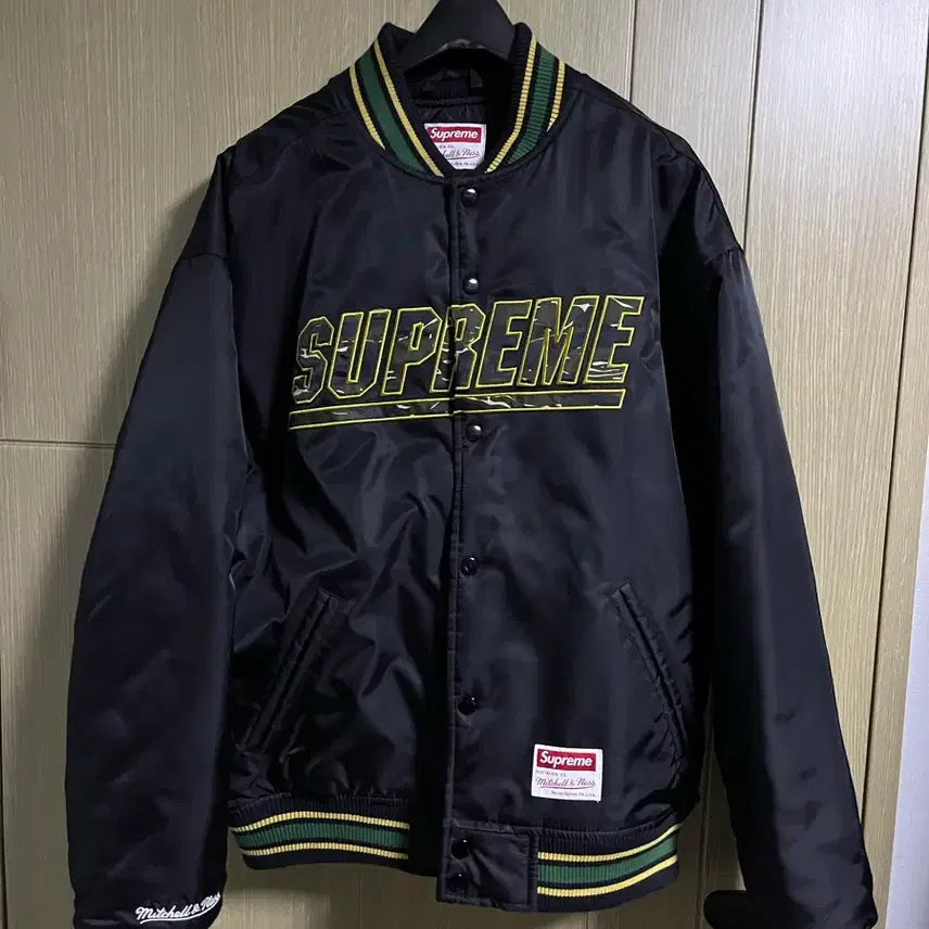 [BUNJANG] Supreme Mitchell & Ness Camo Logo Varsity Stadium Jacket Black M / 슈프림 미첼 & 네스 카모 로고 바시티 스타디움 자켓 블랙 M