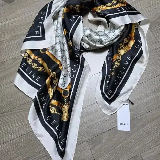 [BUNJANG] Celine Silk Scarf Black White Chain Pattern / 셀린느 스카프 블랙 화이트 체인 패턴