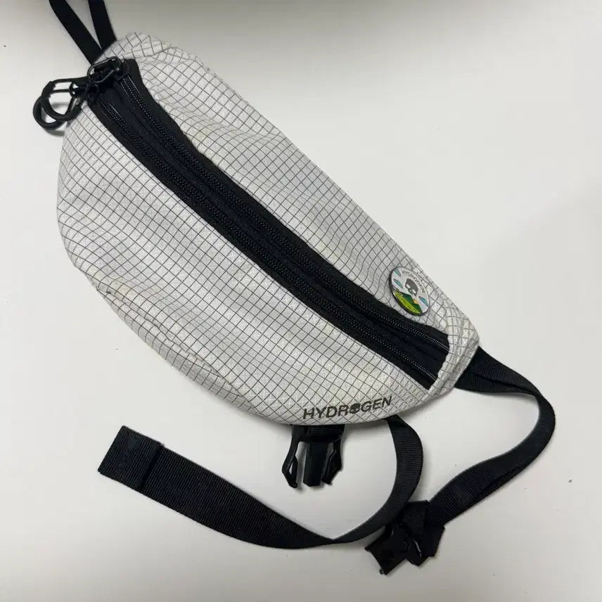 [BUNJANG] Hydrogen White Hip Bag / 하이드로겐 힙색 화이트