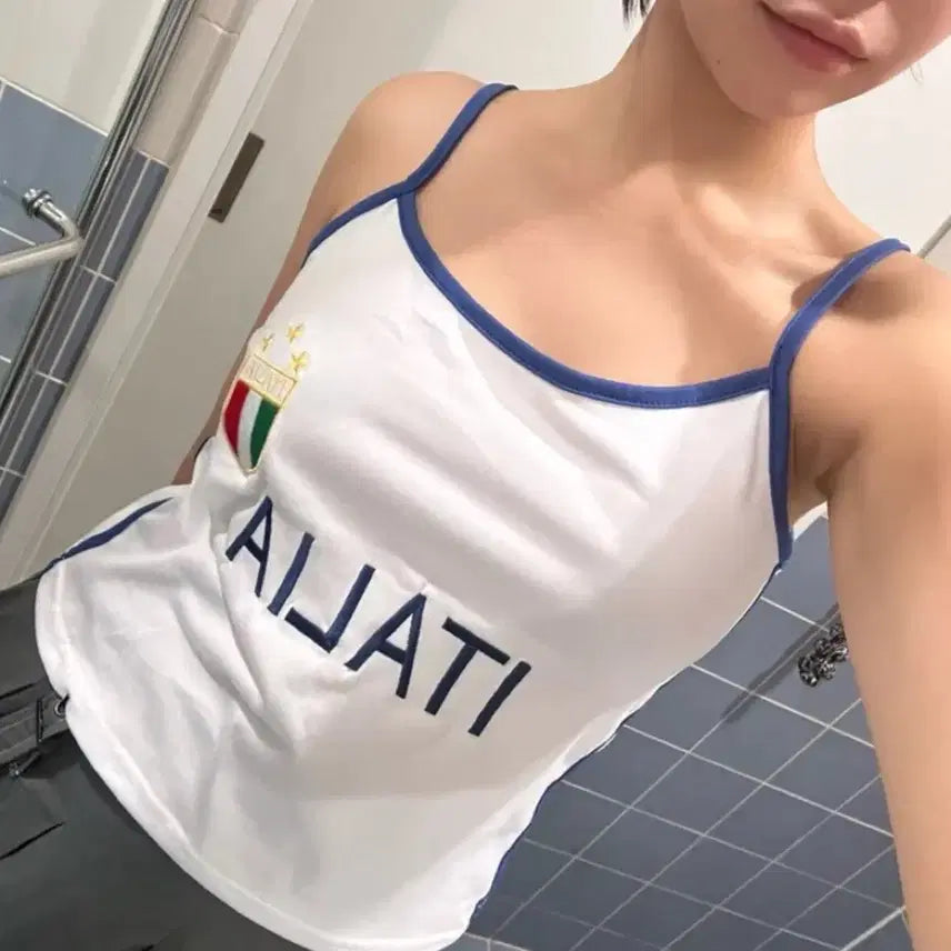 [BUNJANG] Y2K Embroidered Sleeveless Top / 새상품 y2k 이탈리아 영문자수 민소매 나시 블록코어 빈티지 끈나시 여름나시 여성나시 스포티룩 축구