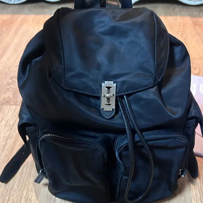 [BUNJANG] Vunc Hei Double Pocket Backpack M Black / 분크 헤이 더블 포켓 백팩 M 블랙