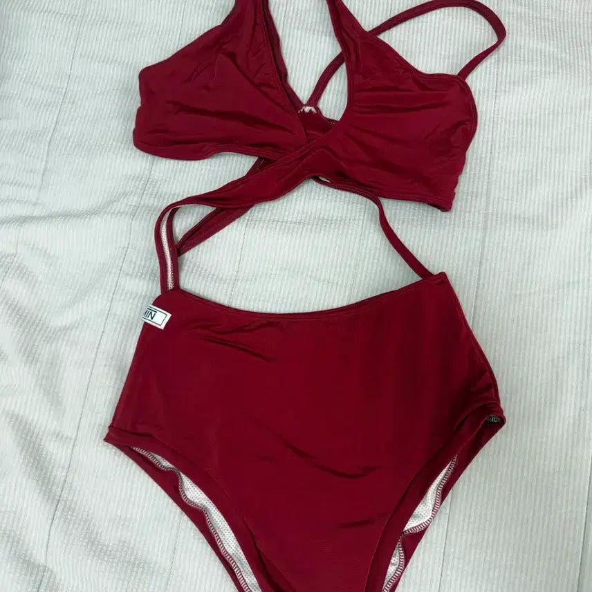 [BUNJANG] Foreola Stella Monokini Red - Size M / 포레올라 스텔라 모노키니