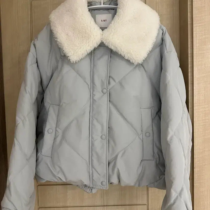 [BUNJANG] Light Blue Fleece Collar Padded Jacket / 리스트 부클카라 패딩