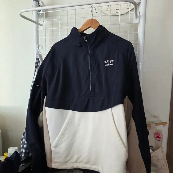 [BUNJANG] Umbro Hooded Windbreaker Navy/Ivory / 엄브로 후드 바람막이 네이비/아이보리