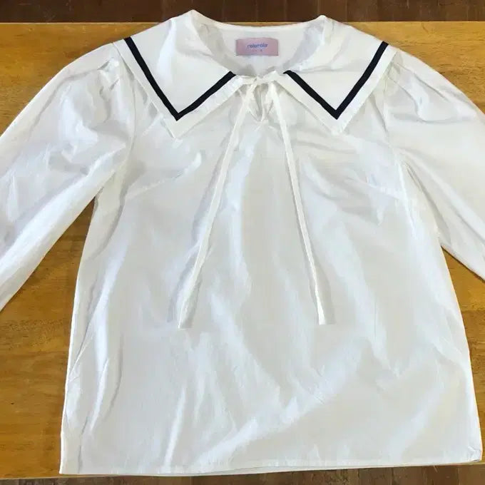 [BUNJANG] Rolleral roller Ribbon Sailor Blouse / 로라로라 리본 세일러 블라우스